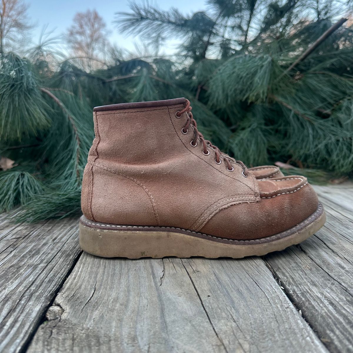 Photo by lydialove on December 5, 2024 of the Red Wing 6-Inch Classic Moc in Dusty Rose Roughout Abilene Leather.