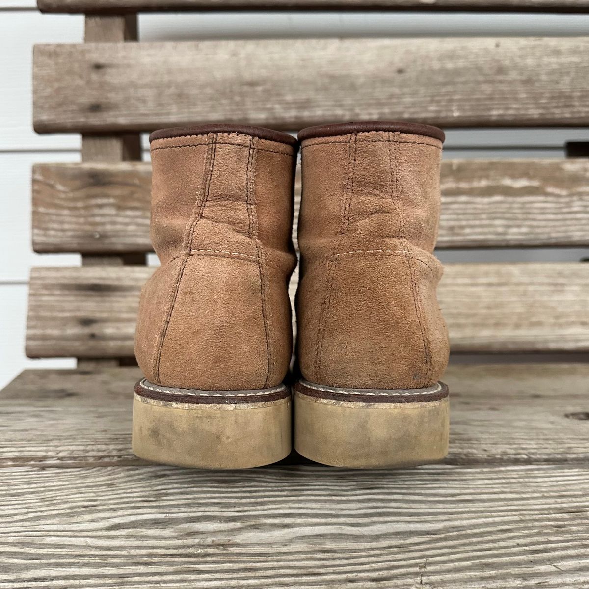 Photo by lydialove on January 5, 2025 of the Red Wing 6-Inch Classic Moc in Dusty Rose Roughout Abilene Leather.