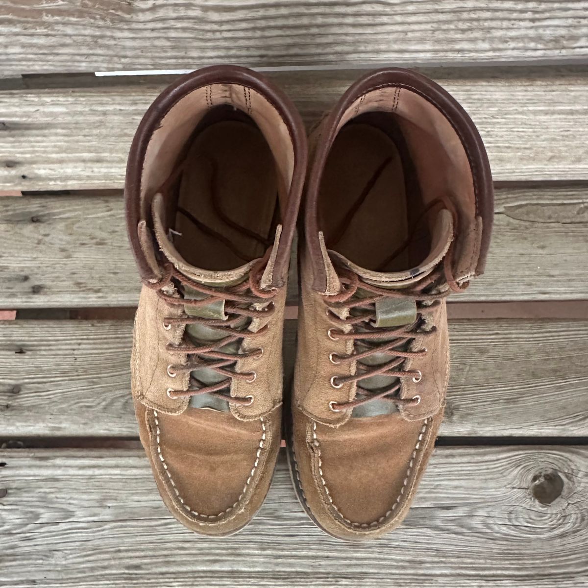 Photo by lydialove on January 5, 2025 of the Red Wing 6-Inch Classic Moc in Dusty Rose Roughout Abilene Leather.