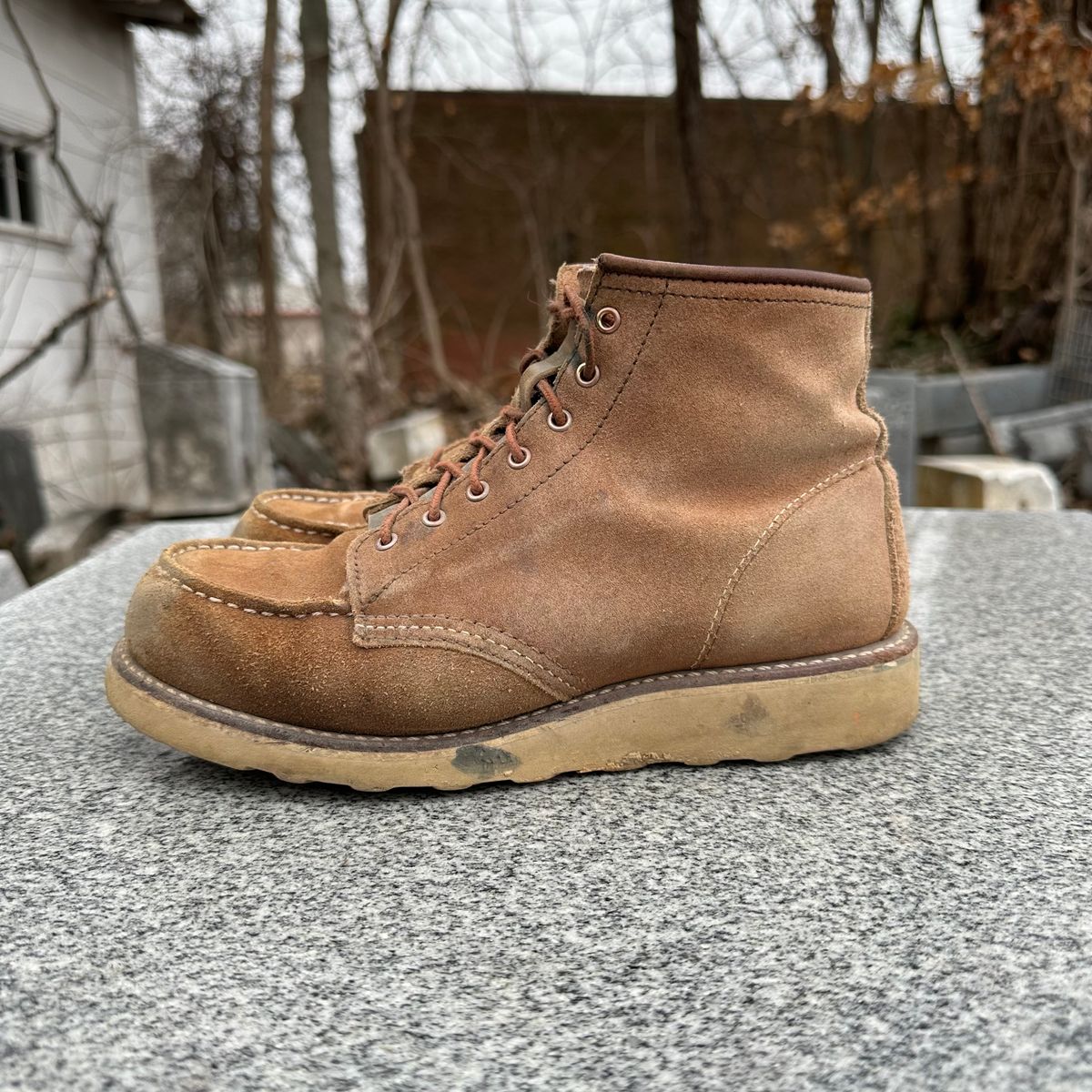 Photo by lydialove on February 5, 2025 of the Red Wing 6-Inch Classic Moc in Dusty Rose Roughout Abilene Leather.