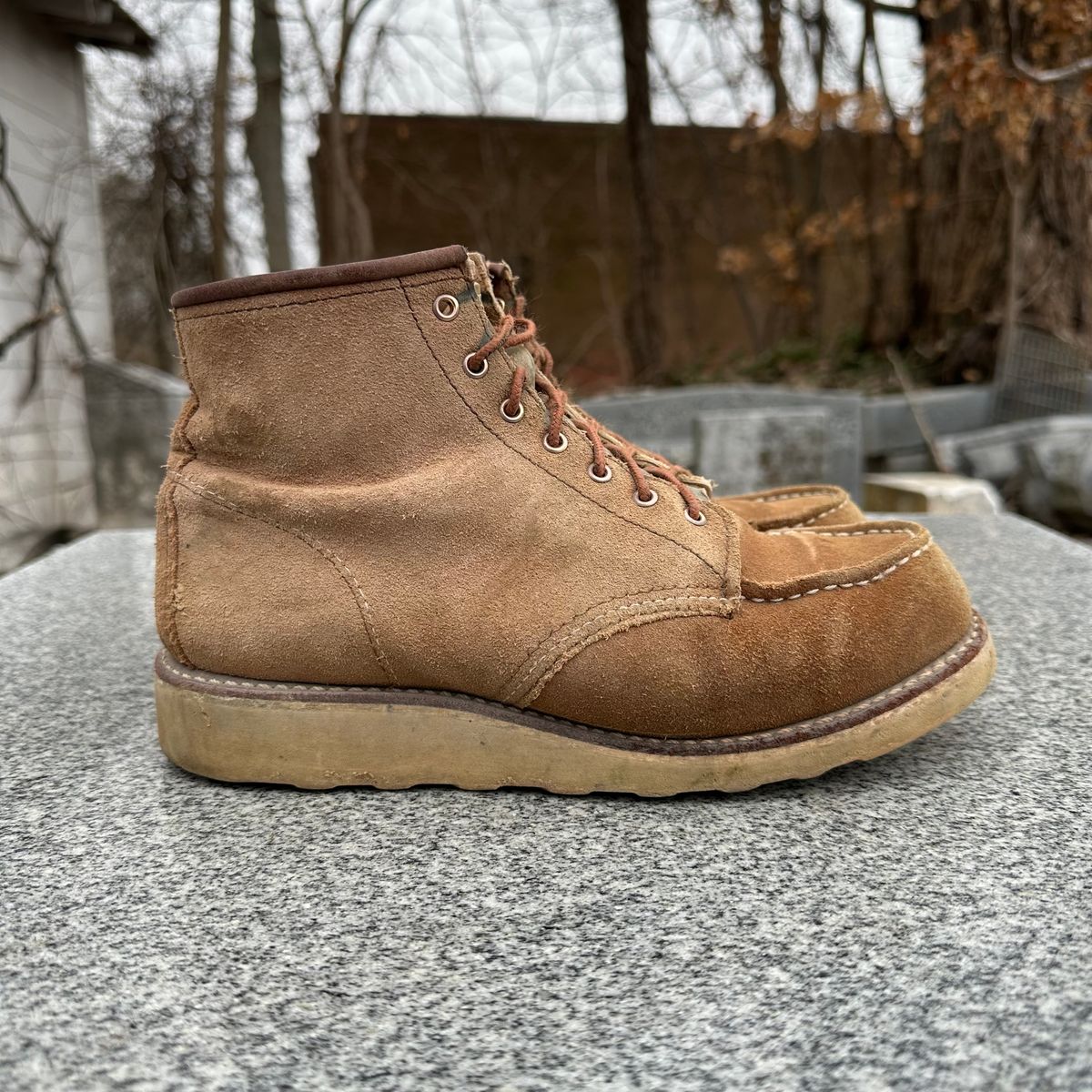 Photo by lydialove on February 5, 2025 of the Red Wing 6-Inch Classic Moc in Dusty Rose Roughout Abilene Leather.