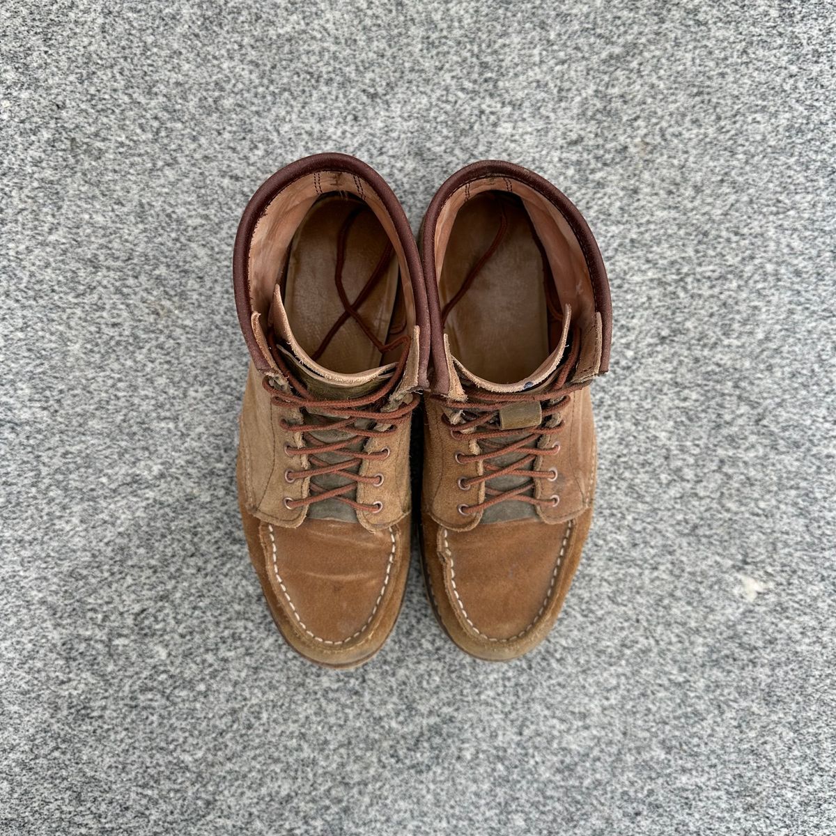 Photo by lydialove on February 5, 2025 of the Red Wing 6-Inch Classic Moc in Dusty Rose Roughout Abilene Leather.