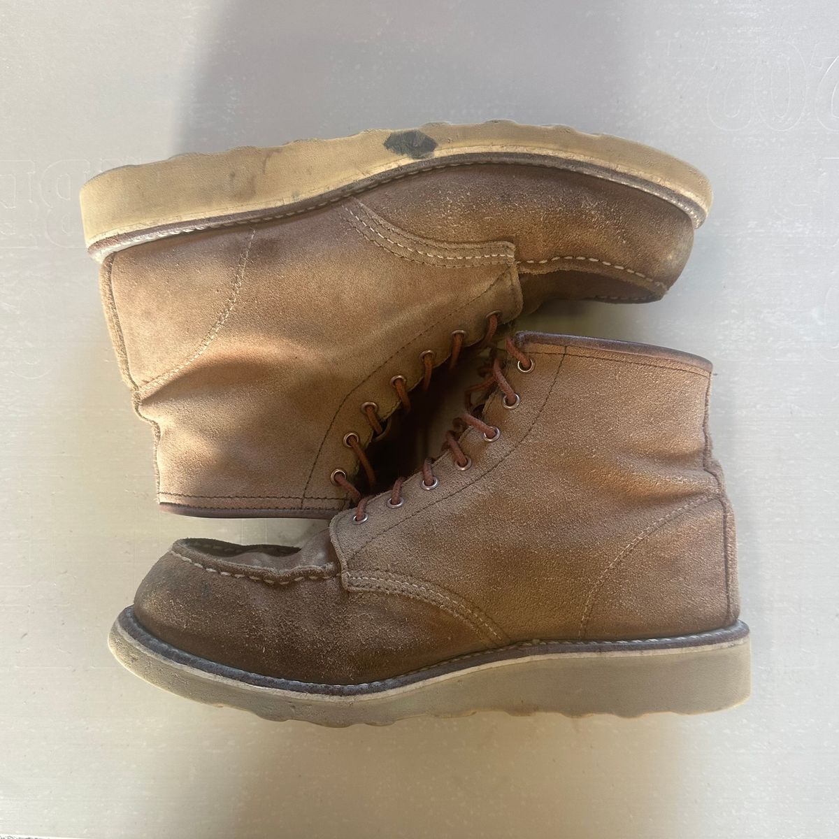 Photo by lydialove on March 3, 2025 of the Red Wing 6-Inch Classic Moc in Dusty Rose Roughout Abilene Leather.