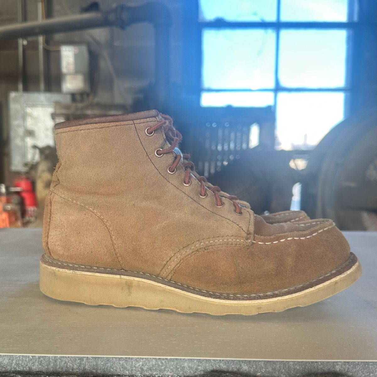 Photo by lydialove on March 3, 2025 of the Red Wing 6-Inch Classic Moc in Dusty Rose Roughout Abilene Leather.