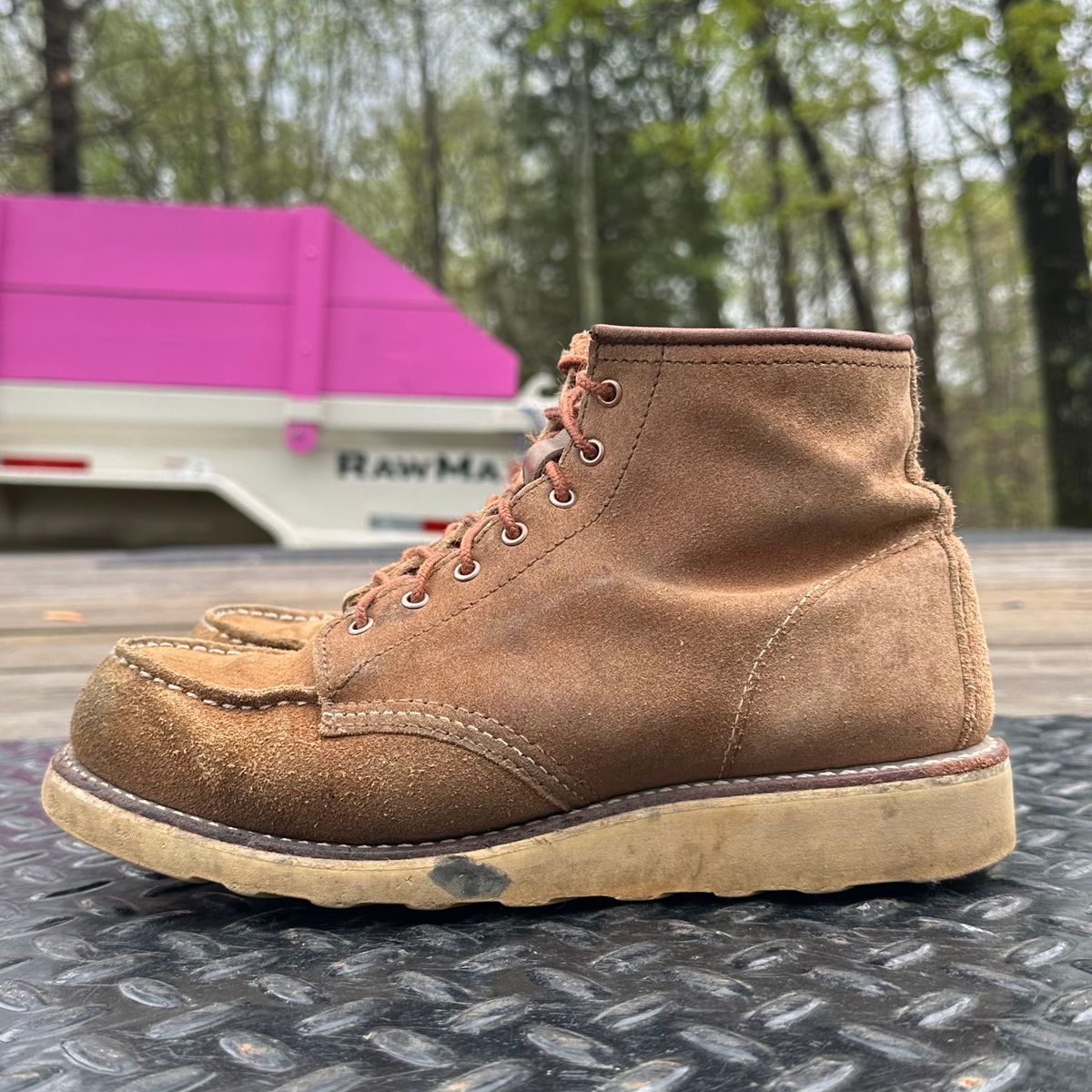 Photo by lydialove on April 5, 2025 of the Red Wing 6-Inch Classic Moc in Dusty Rose Roughout Abilene Leather.