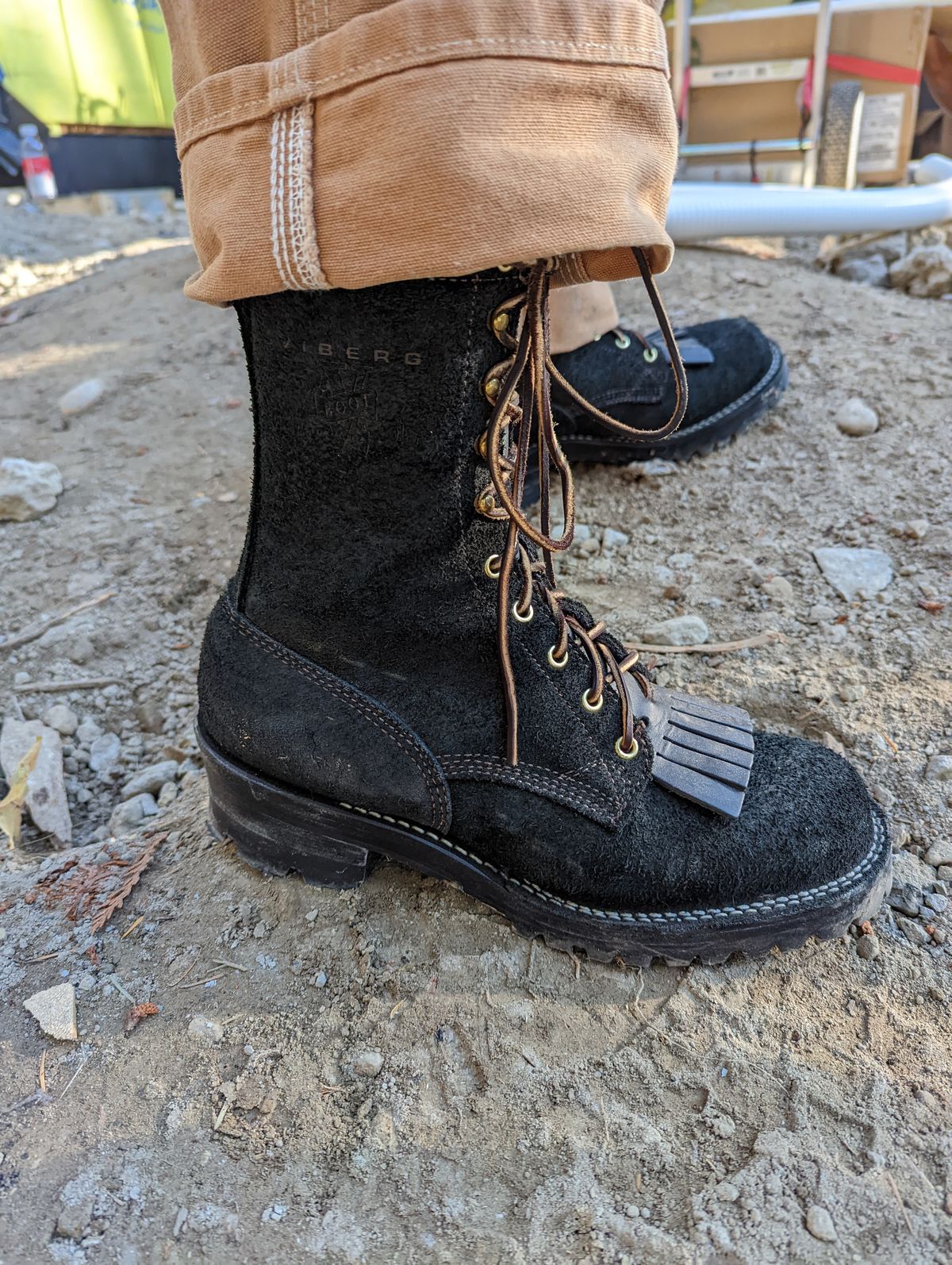 Photo by ChineseBroccoli on October 3, 2022 of the Viberg 155 Smokejumper Work Boot in Seidel Black Oil Tan Roughout.