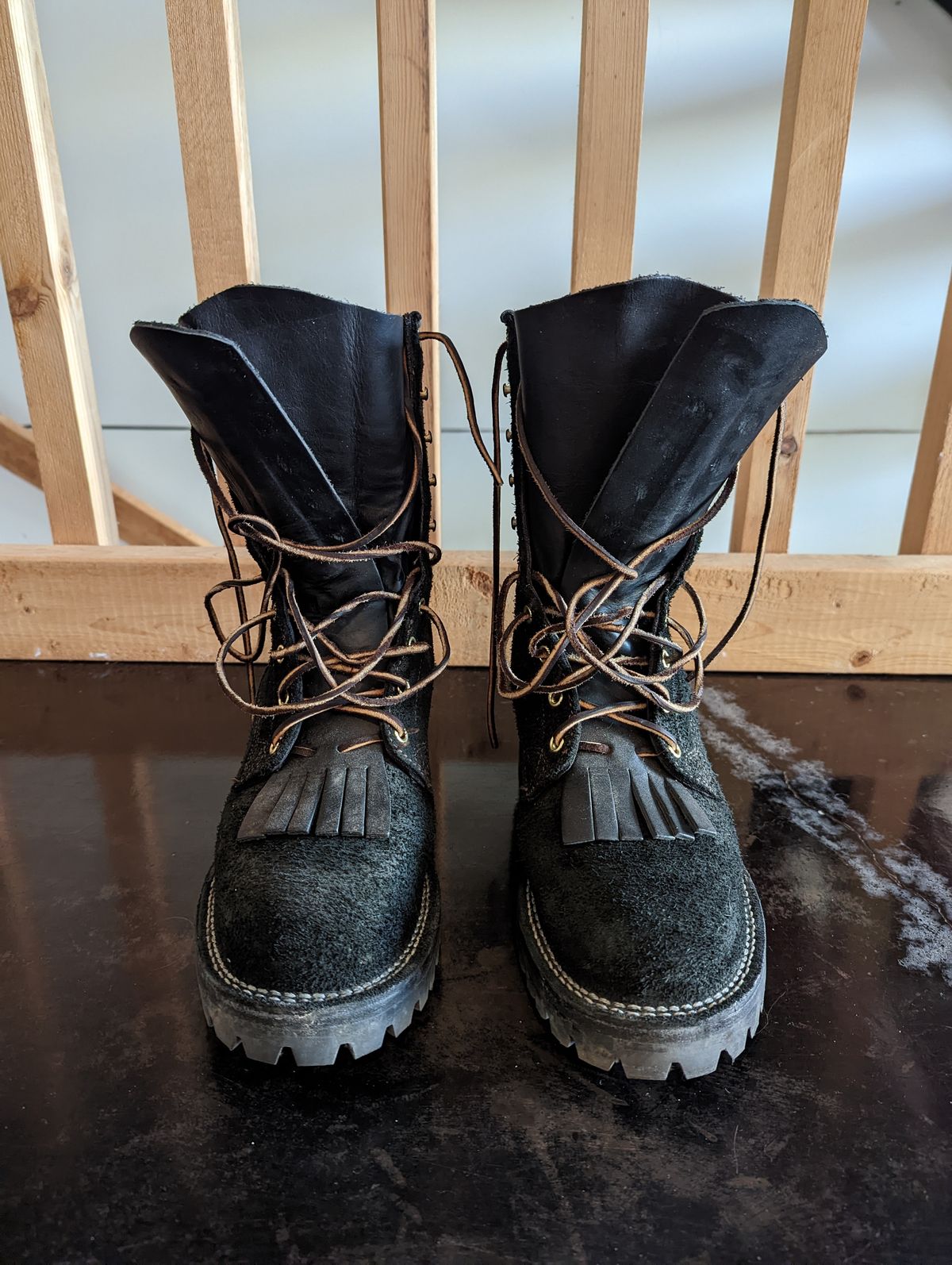 Photo by ChineseBroccoli on October 3, 2022 of the Viberg 155 Smokejumper Work Boot in Seidel Black Oil Tan Roughout.