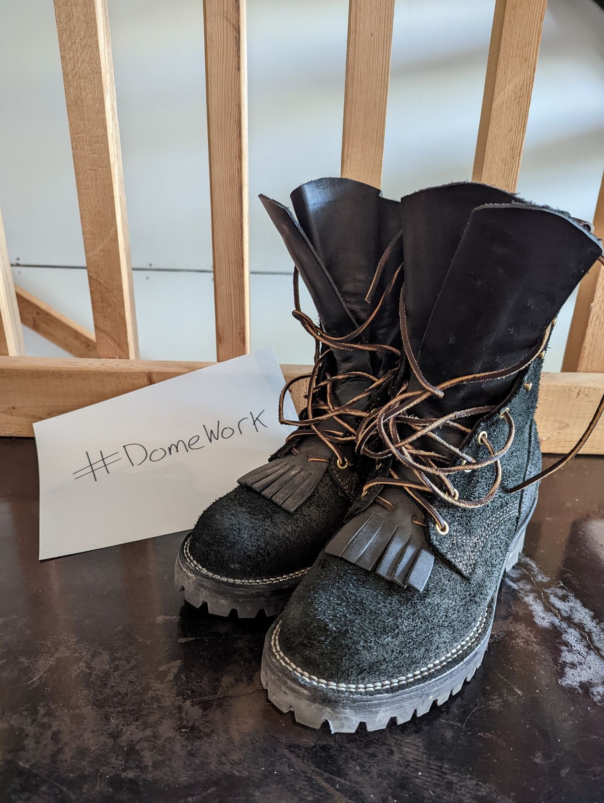 Photo by ChineseBroccoli on October 3, 2022 of the Viberg 155 Smokejumper Work Boot in Seidel Black Oil Tan Roughout.