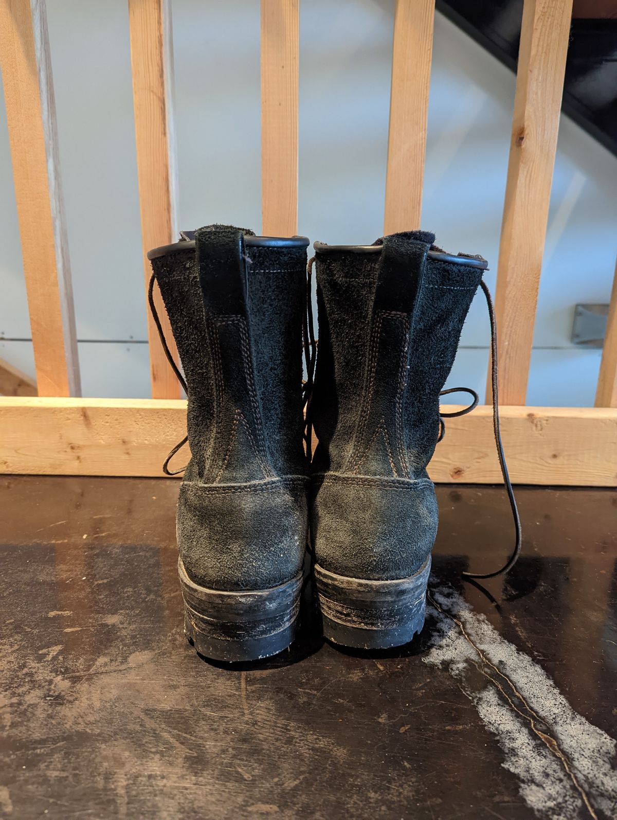 Photo by ChineseBroccoli on December 5, 2022 of the Viberg 155 Smokejumper Work Boot in Seidel Black Oil Tan Roughout.