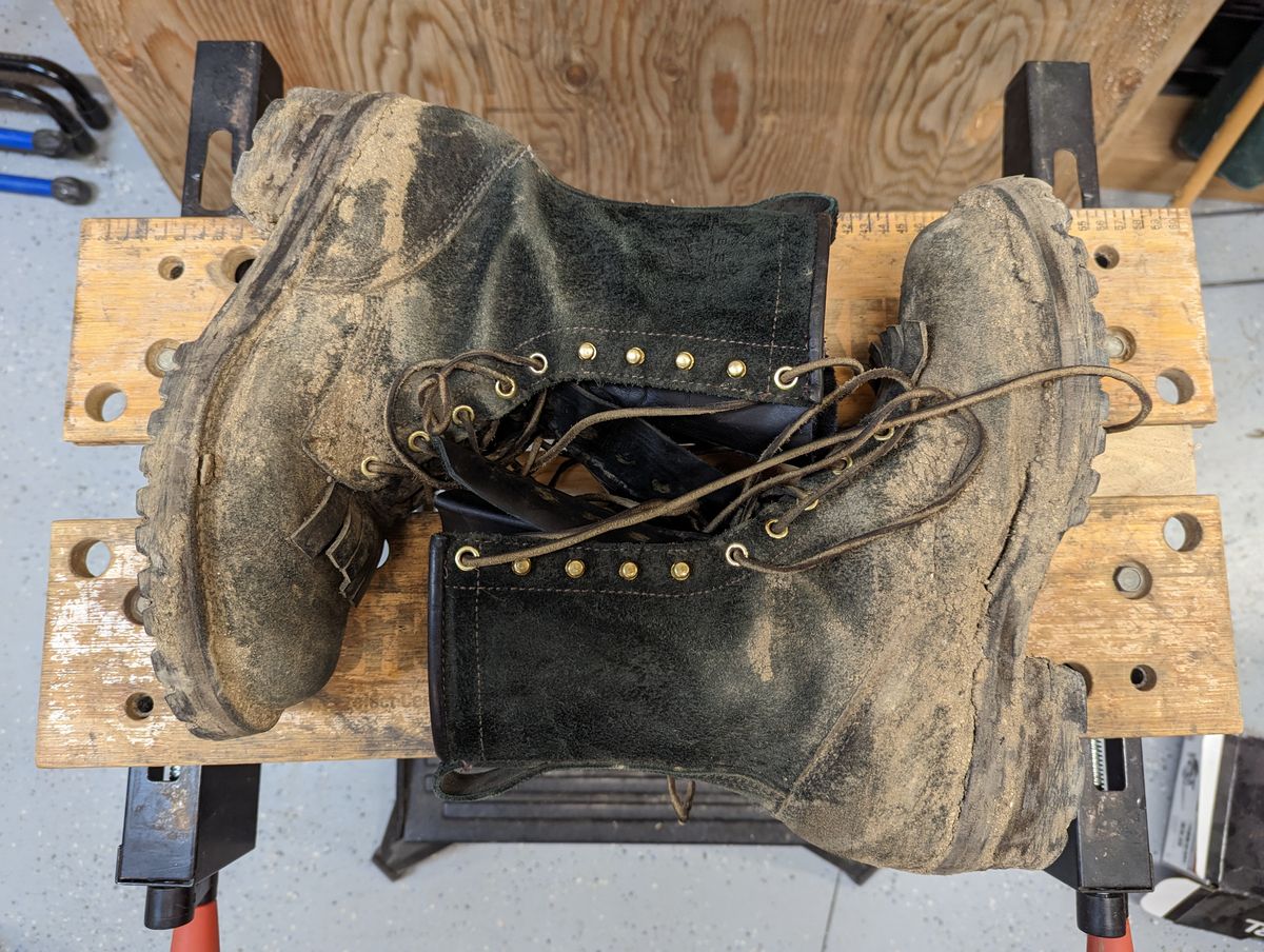 Photo by ChineseBroccoli on January 3, 2023 of the Viberg 155 Smokejumper Work Boot in Seidel Black Oil Tan Roughout.