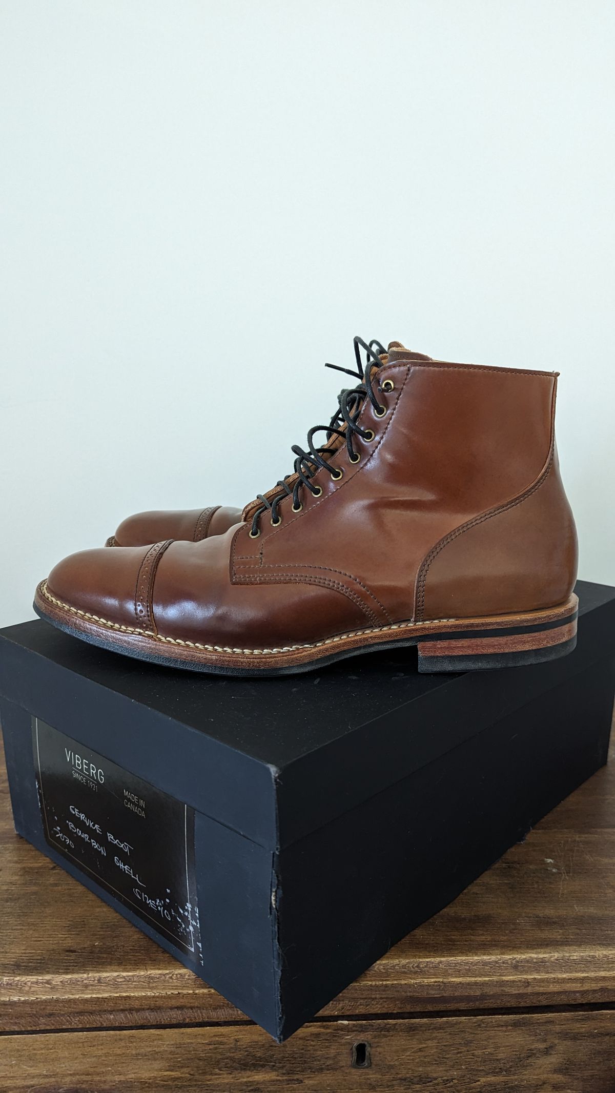 Photo by ChineseBroccoli on November 1, 2023 of the Viberg Service Boot BCT in Horween Bourbon Shell Cordovan.