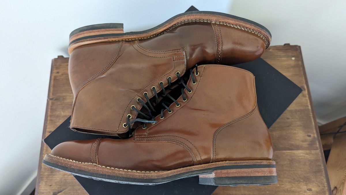 Photo by ChineseBroccoli on November 1, 2023 of the Viberg Service Boot BCT in Horween Bourbon Shell Cordovan.