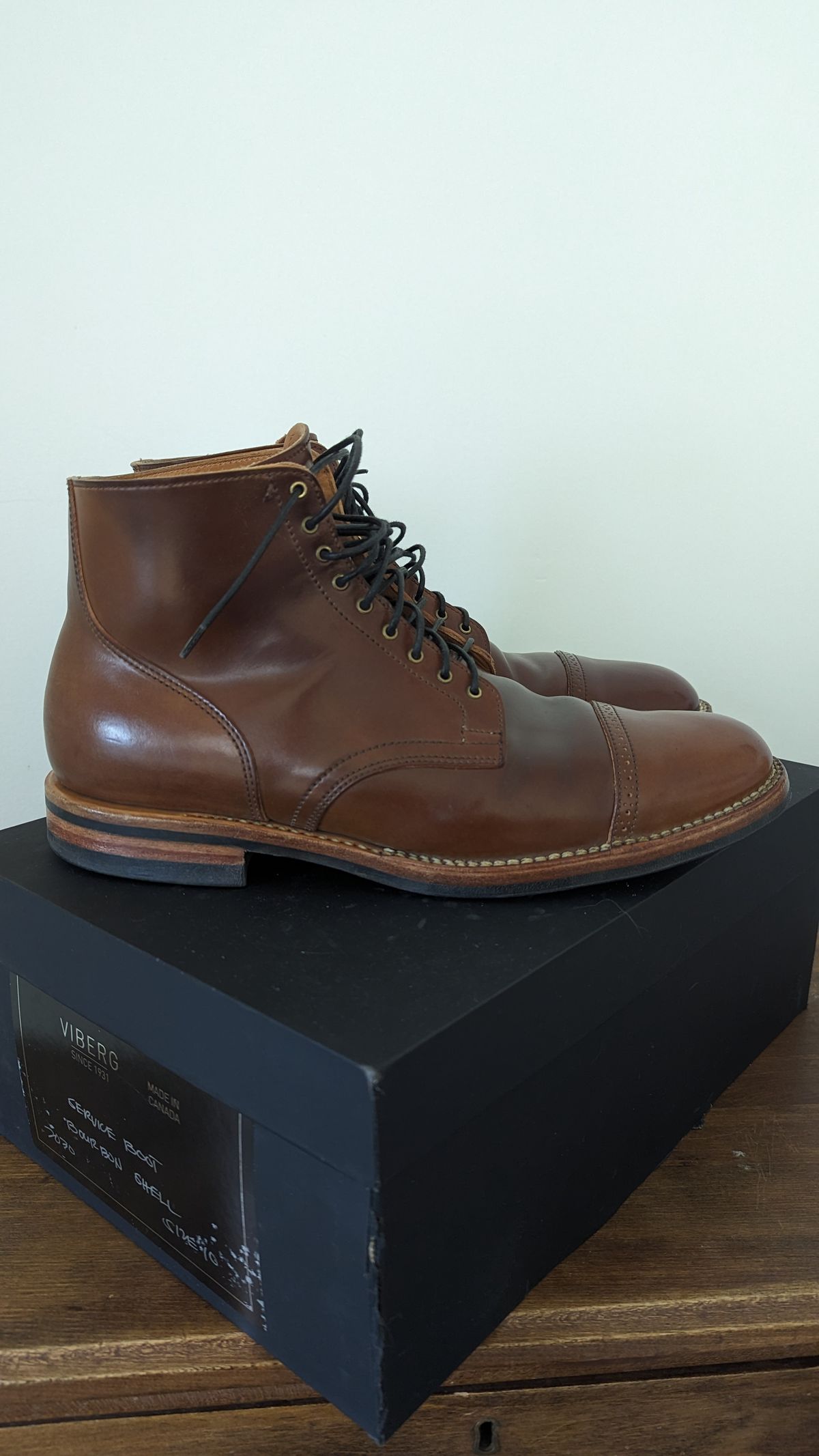 Photo by ChineseBroccoli on November 1, 2023 of the Viberg Service Boot BCT in Horween Bourbon Shell Cordovan.