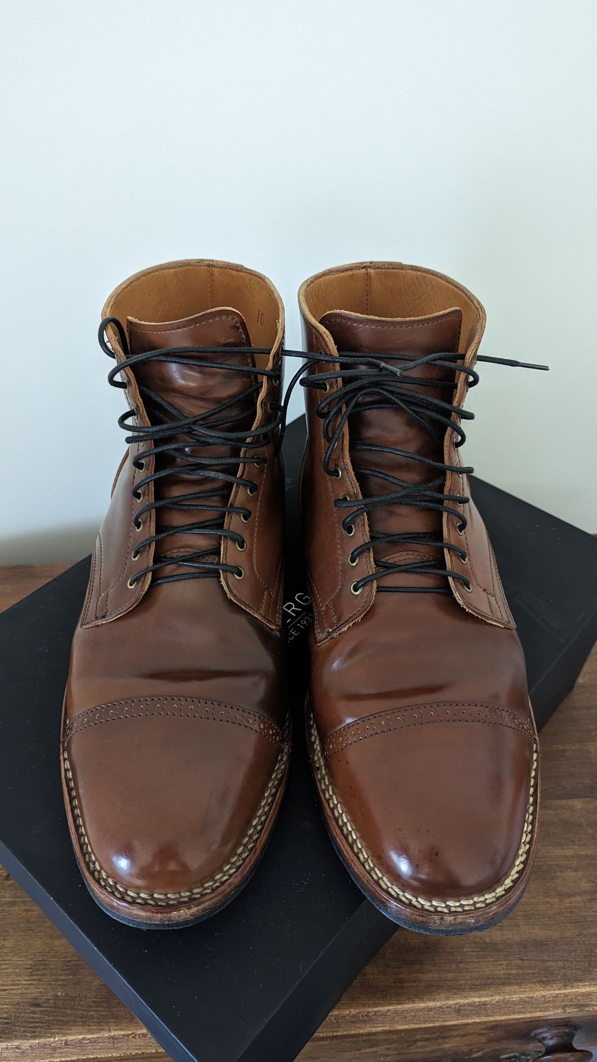 Photo by ChineseBroccoli on November 1, 2023 of the Viberg Service Boot BCT in Horween Bourbon Shell Cordovan.