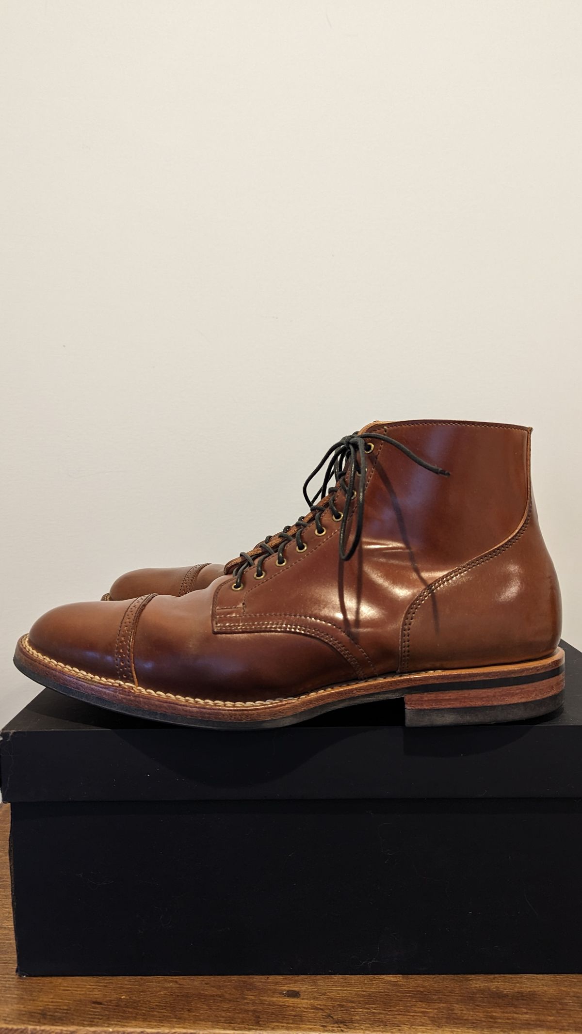 Photo by ChineseBroccoli on December 3, 2023 of the Viberg Service Boot BCT in Horween Bourbon Shell Cordovan.