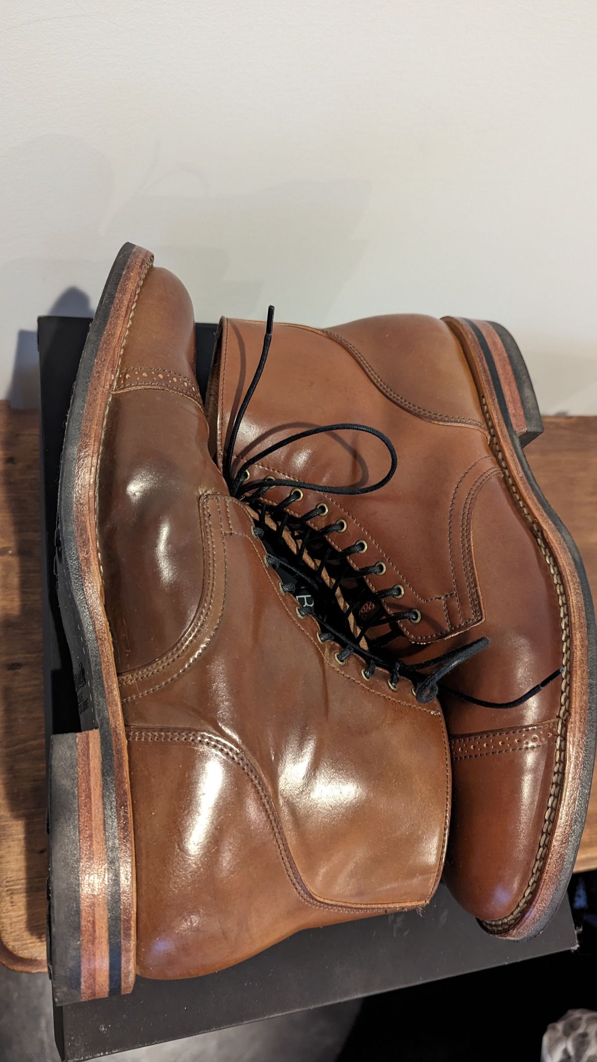 Photo by ChineseBroccoli on December 3, 2023 of the Viberg Service Boot BCT in Horween Bourbon Shell Cordovan.