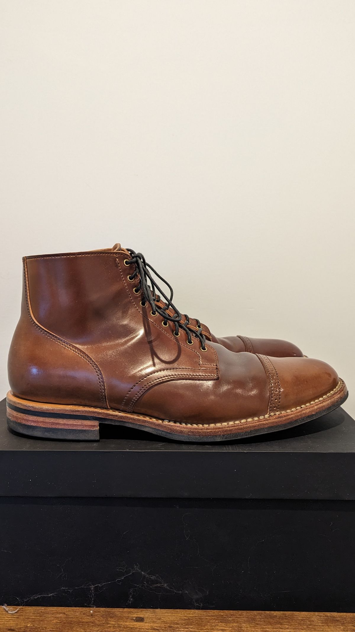 Photo by ChineseBroccoli on December 3, 2023 of the Viberg Service Boot BCT in Horween Bourbon Shell Cordovan.