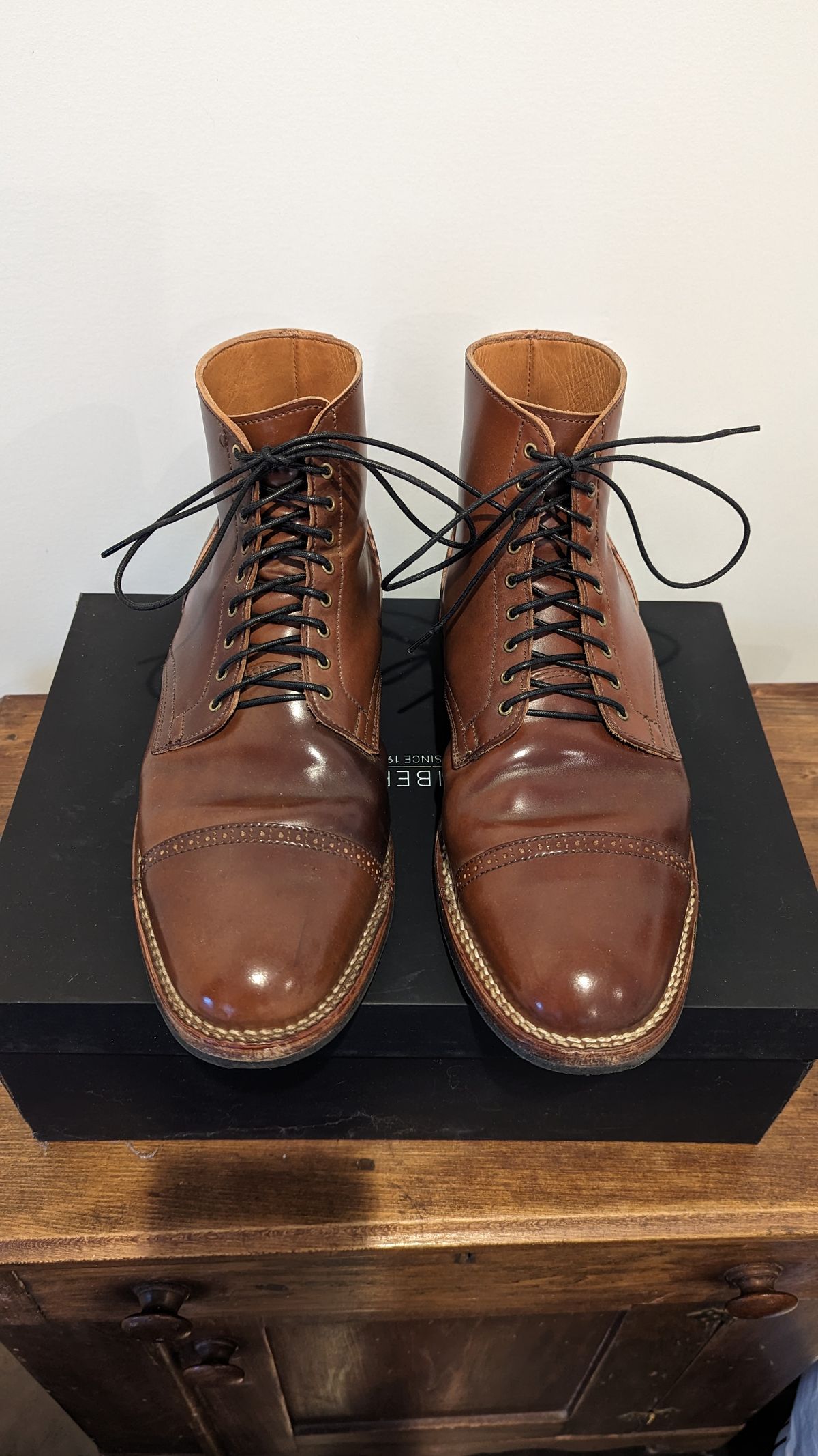 Photo by ChineseBroccoli on December 3, 2023 of the Viberg Service Boot BCT in Horween Bourbon Shell Cordovan.