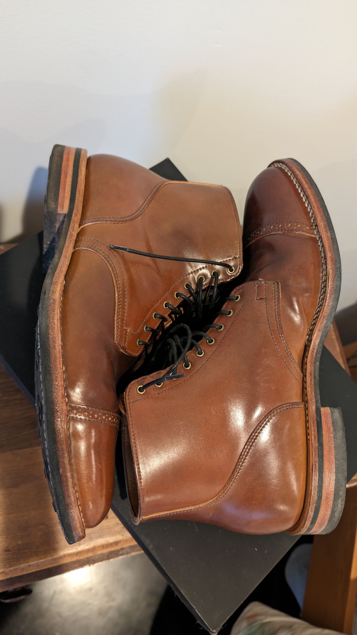 Photo by ChineseBroccoli on January 5, 2024 of the Viberg Service Boot BCT in Horween Bourbon Shell Cordovan.