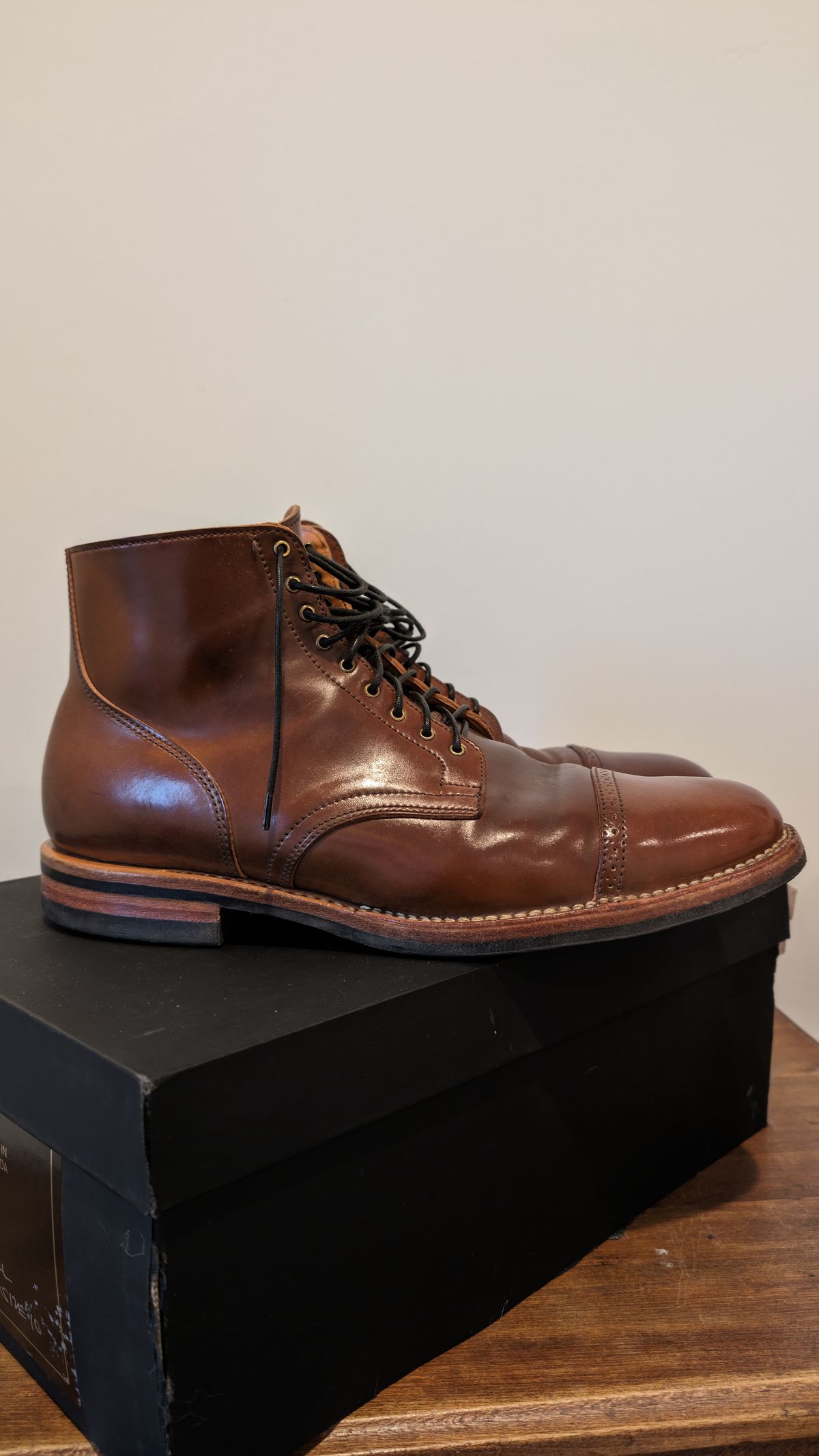 Photo by ChineseBroccoli on January 5, 2024 of the Viberg Service Boot BCT in Horween Bourbon Shell Cordovan.