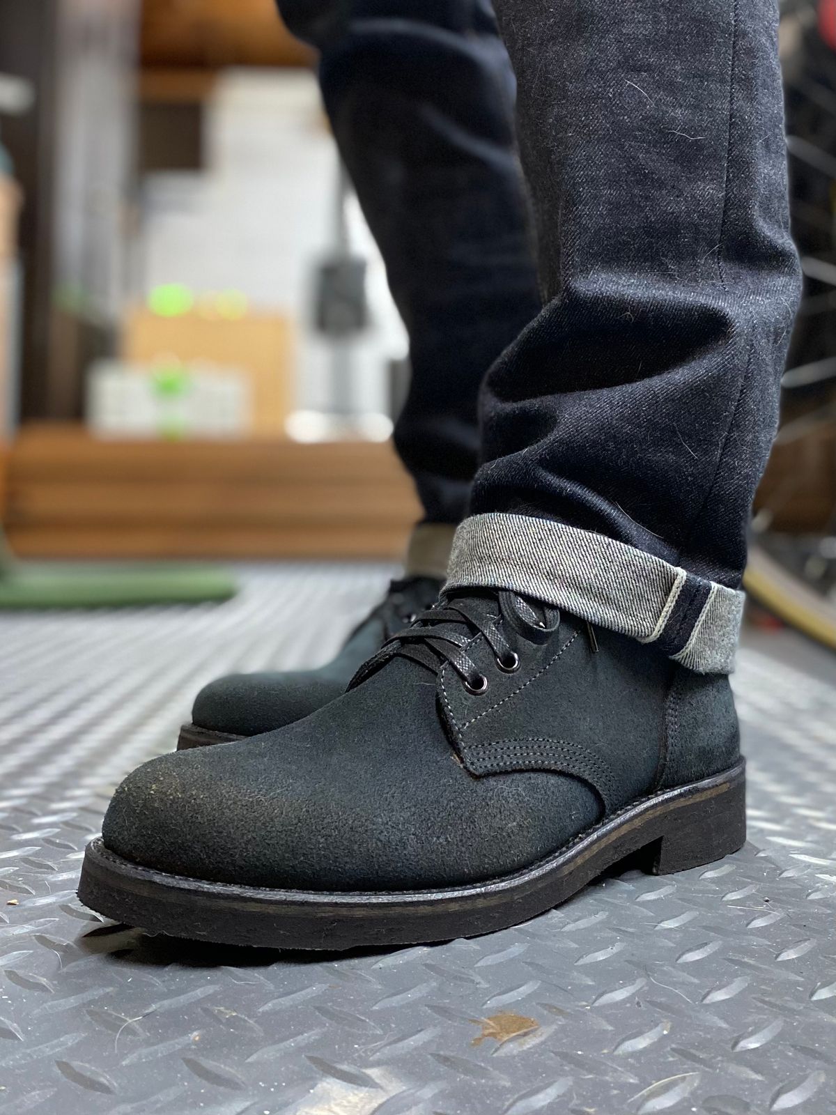 Photo by erratic on November 1, 2022 of the Oak Street Bootmakers Field Boot in Horween Natural Indigo Chromexcel Roughout.
