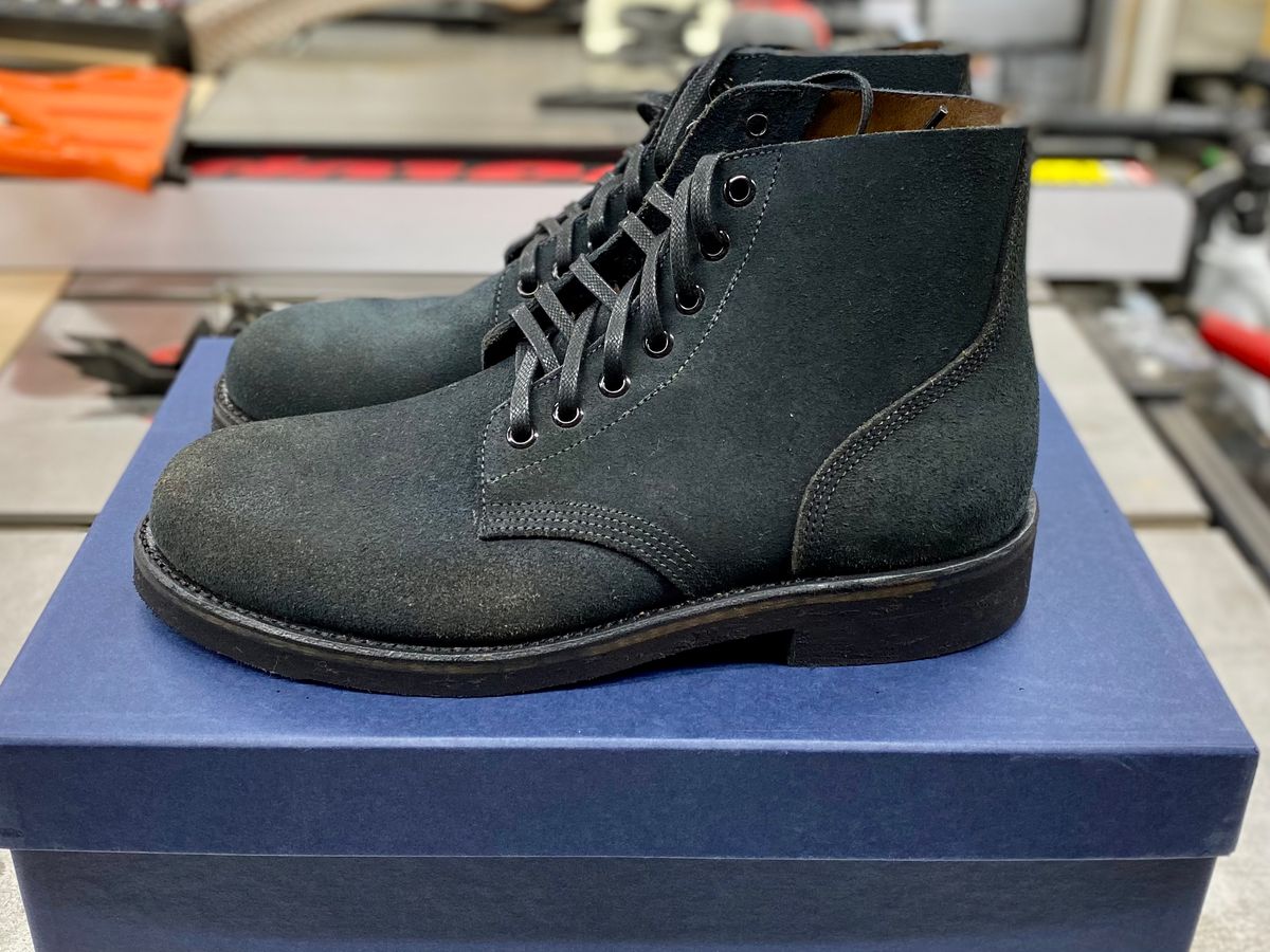 Photo by erratic on November 1, 2022 of the Oak Street Bootmakers Field Boot in Horween Natural Indigo Chromexcel Roughout.