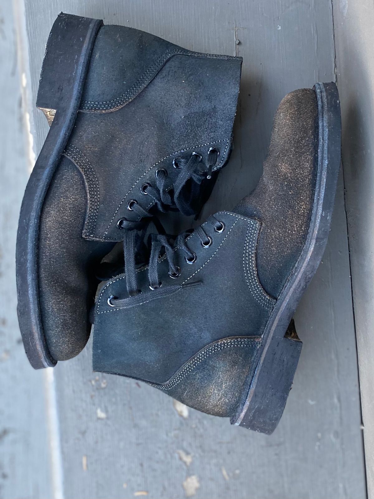 Photo by erratic on December 1, 2022 of the Oak Street Bootmakers Field Boot in Horween Natural Indigo Chromexcel Roughout.
