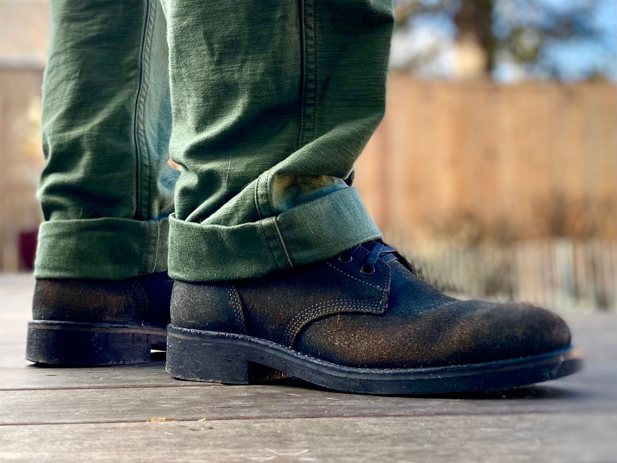 Photo by erratic on January 1, 2023 of the Oak Street Bootmakers Field Boot in Horween Natural Indigo Chromexcel Roughout.