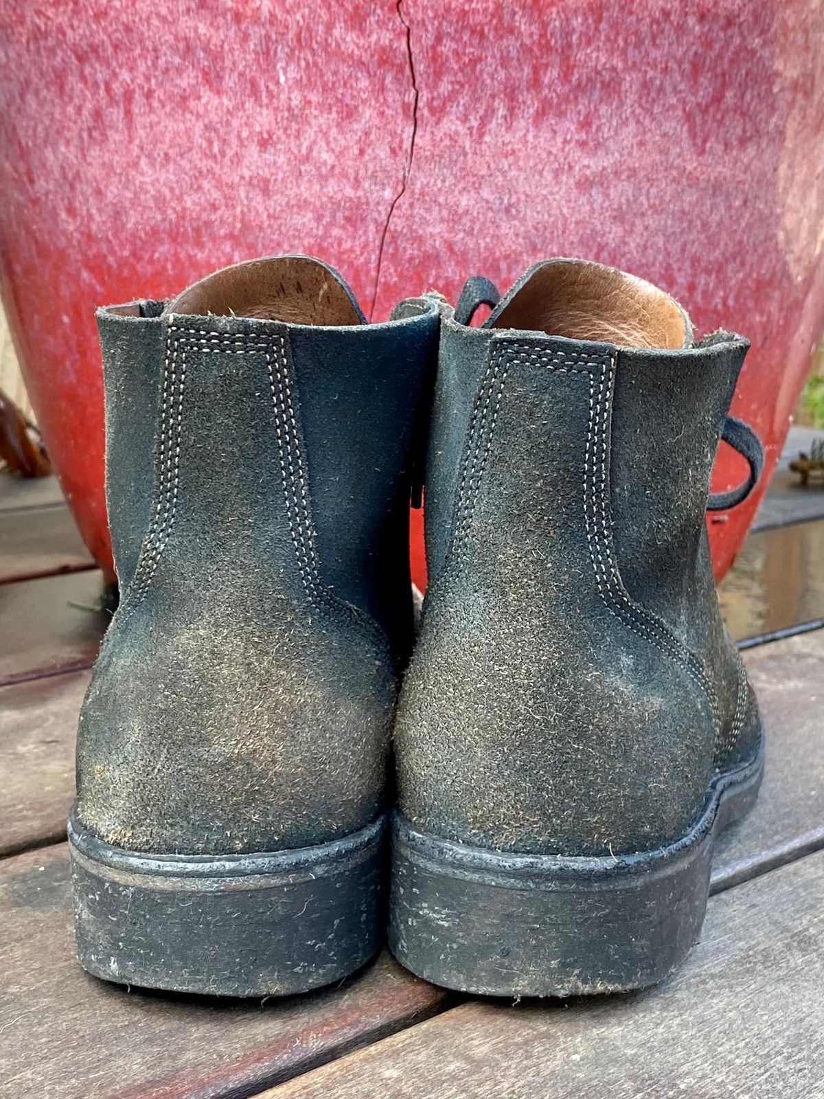Photo by erratic on January 1, 2023 of the Oak Street Bootmakers Field Boot in Horween Natural Indigo Chromexcel Roughout.