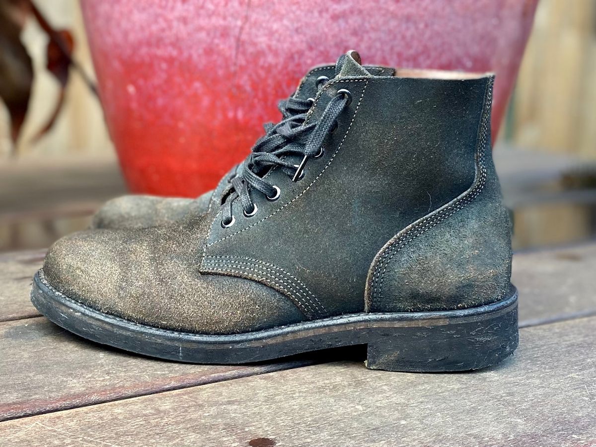 Photo by erratic on January 1, 2023 of the Oak Street Bootmakers Field Boot in Horween Natural Indigo Chromexcel Roughout.