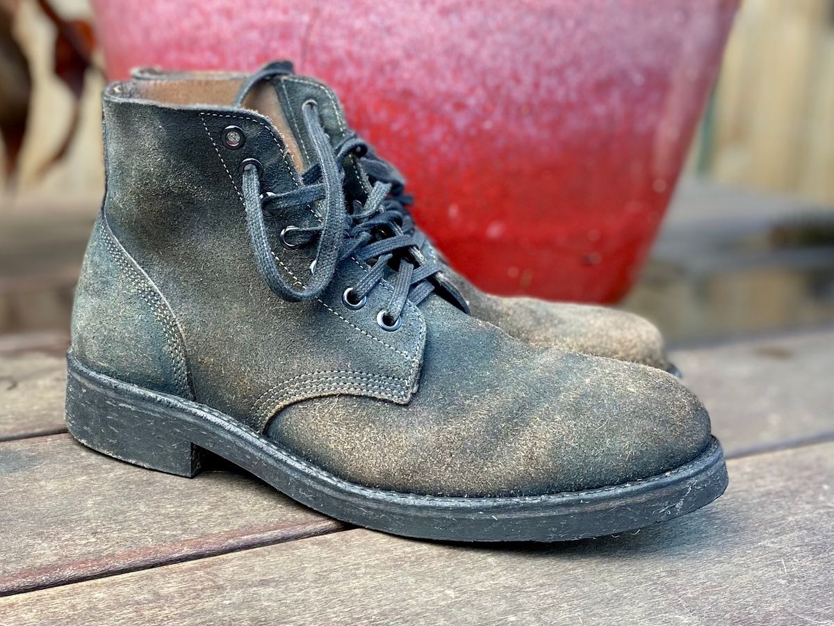 Photo by erratic on January 1, 2023 of the Oak Street Bootmakers Field Boot in Horween Natural Indigo Chromexcel Roughout.