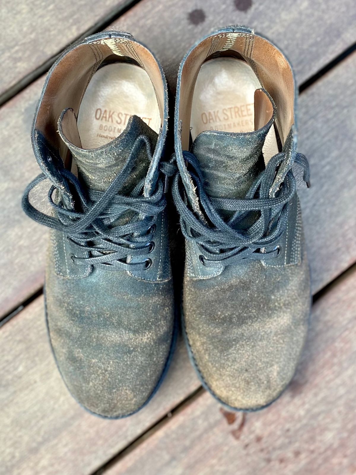 Photo by erratic on January 1, 2023 of the Oak Street Bootmakers Field Boot in Horween Natural Indigo Chromexcel Roughout.