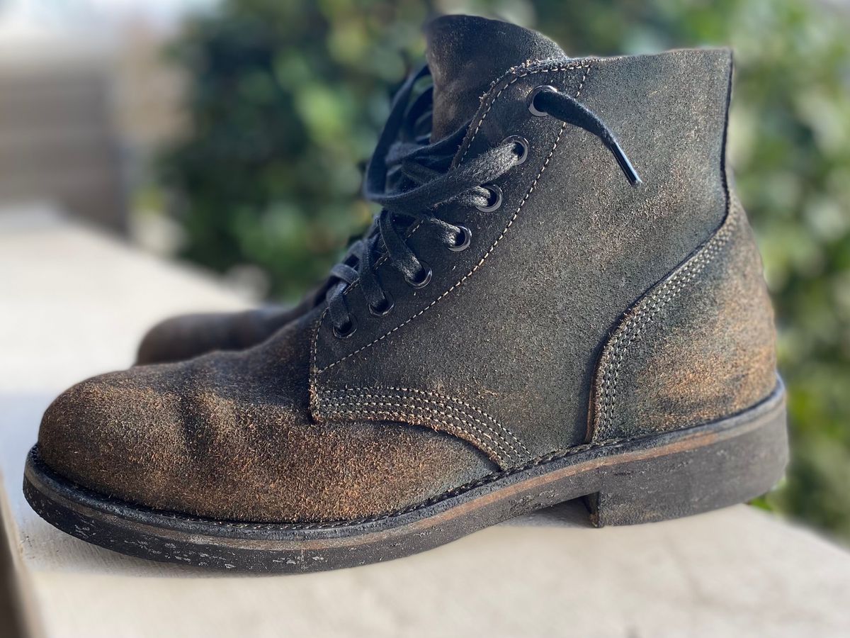 Photo by erratic on February 2, 2023 of the Oak Street Bootmakers Field Boot in Horween Natural Indigo Chromexcel Roughout.