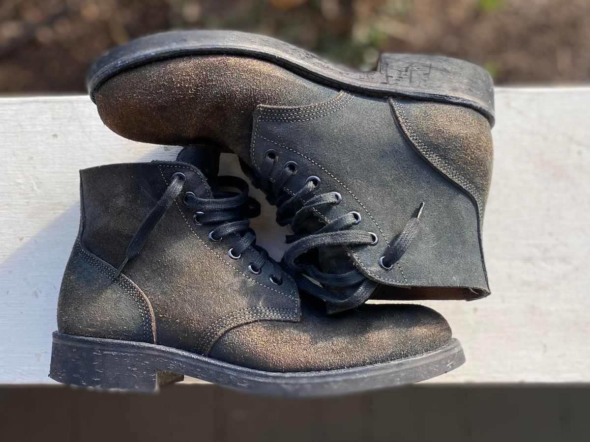 Photo by erratic on February 2, 2023 of the Oak Street Bootmakers Field Boot in Horween Natural Indigo Chromexcel Roughout.