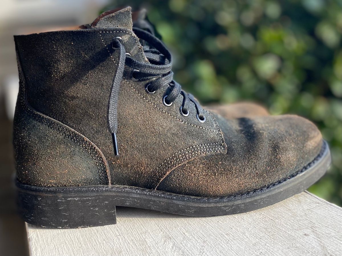 Photo by erratic on February 2, 2023 of the Oak Street Bootmakers Field Boot in Horween Natural Indigo Chromexcel Roughout.