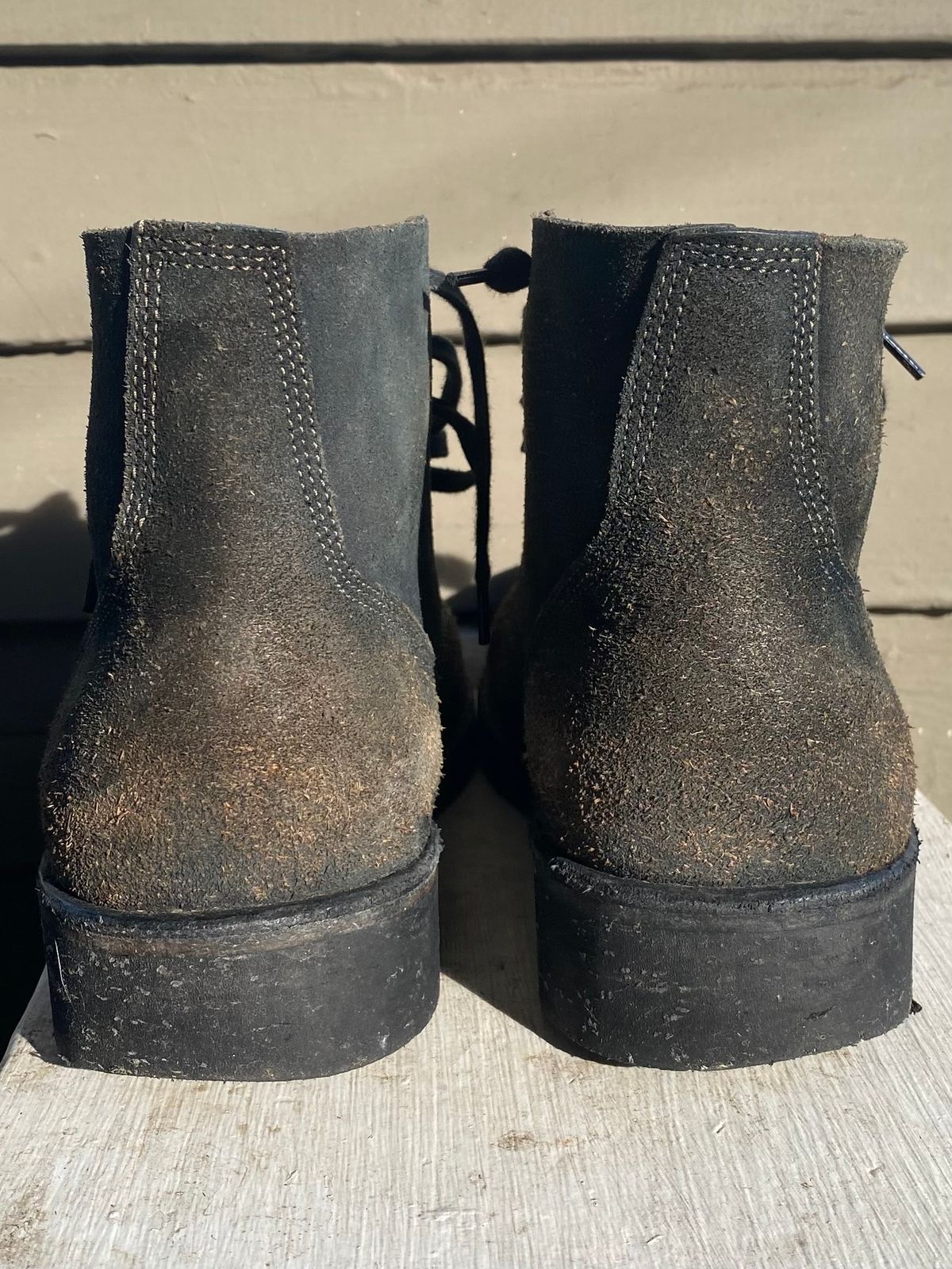 Photo by erratic on March 1, 2023 of the Oak Street Bootmakers Field Boot in Horween Natural Indigo Chromexcel Roughout.