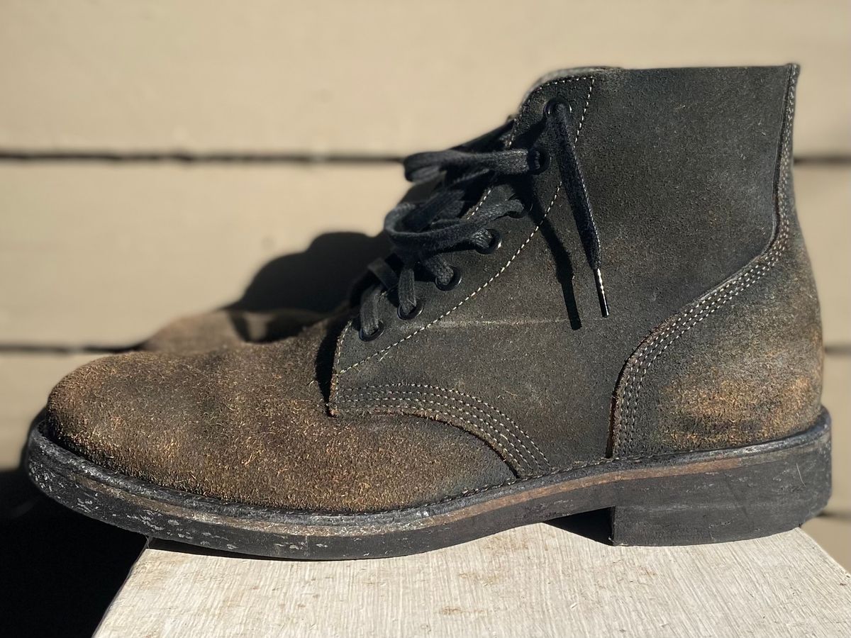 Photo by erratic on March 1, 2023 of the Oak Street Bootmakers Field Boot in Horween Natural Indigo Chromexcel Roughout.