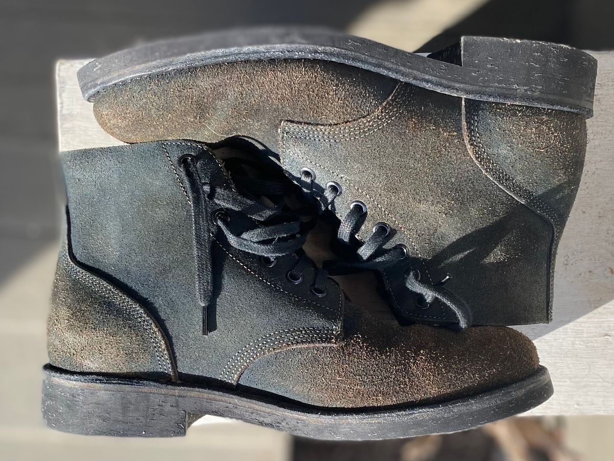 Photo by erratic on March 1, 2023 of the Oak Street Bootmakers Field Boot in Horween Natural Indigo Chromexcel Roughout.