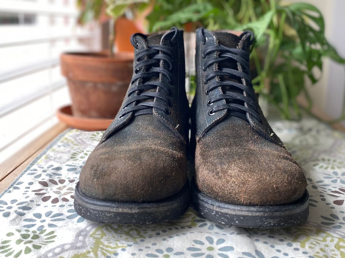 Photo by erratic on April 1, 2023 of the Oak Street Bootmakers Field Boot in Horween Natural Indigo Chromexcel Roughout.