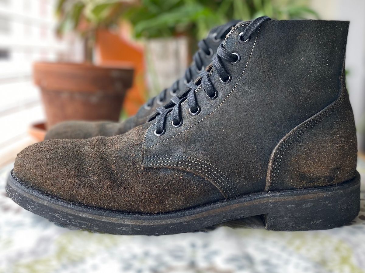 Photo by erratic on April 1, 2023 of the Oak Street Bootmakers Field Boot in Horween Natural Indigo Chromexcel Roughout.