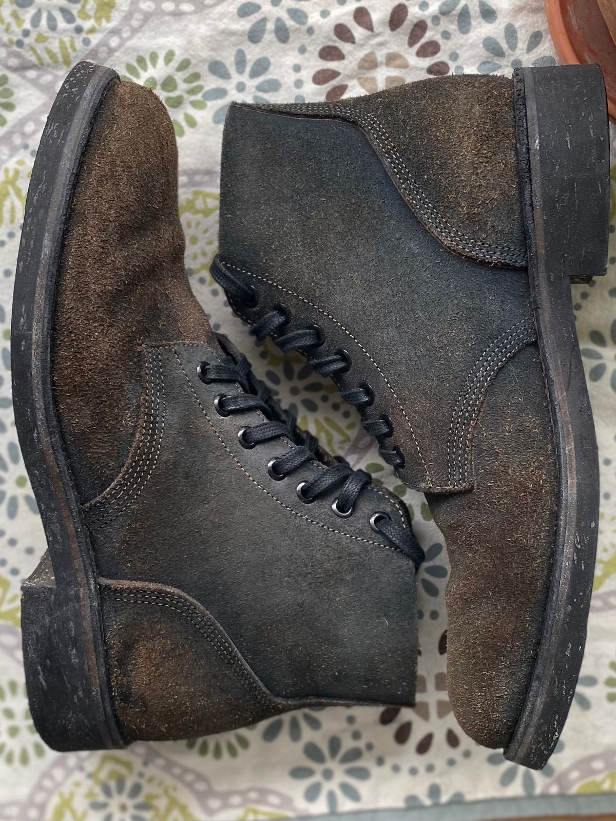 Photo by erratic on April 1, 2023 of the Oak Street Bootmakers Field Boot in Horween Natural Indigo Chromexcel Roughout.