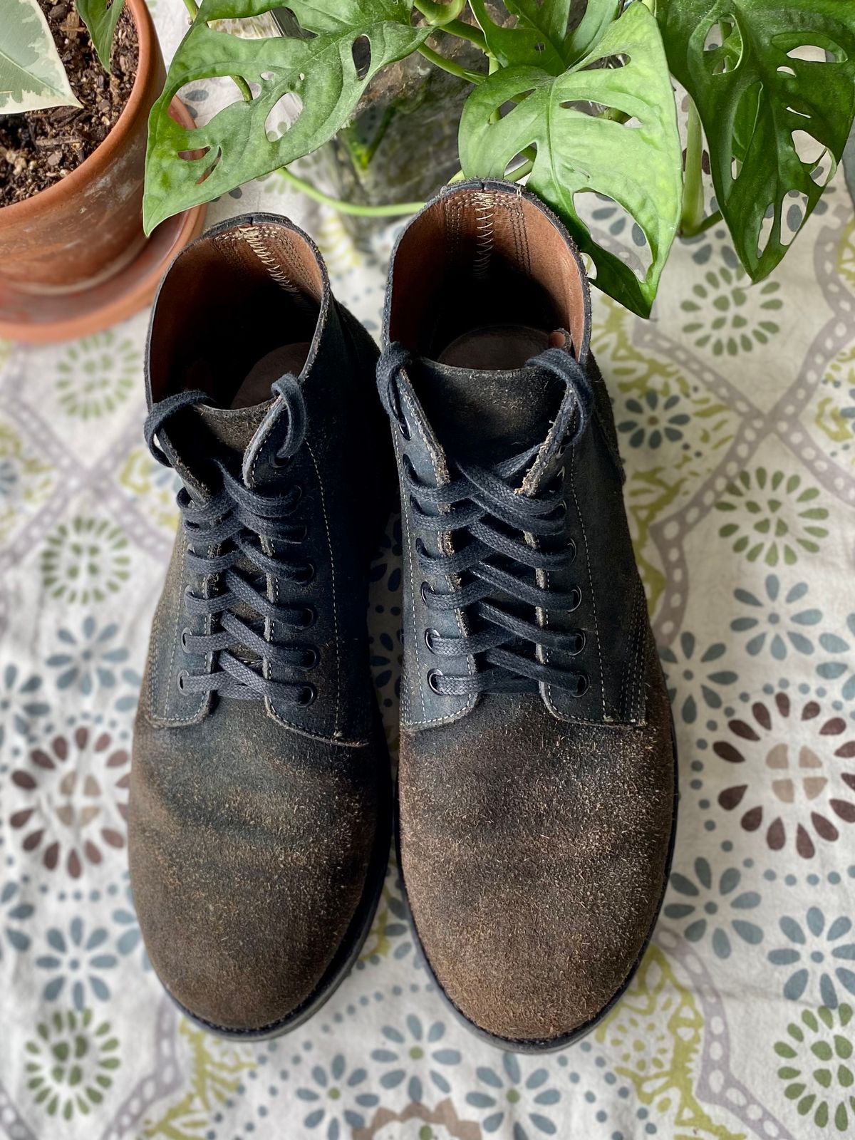 Photo by erratic on April 1, 2023 of the Oak Street Bootmakers Field Boot in Horween Natural Indigo Chromexcel Roughout.