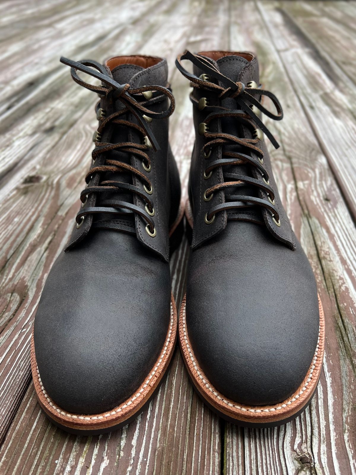 Photo by rjduma on October 3, 2022 of the Grant Stone Diesel Boot in C.F. Stead Earth Waxy Commander Suede.