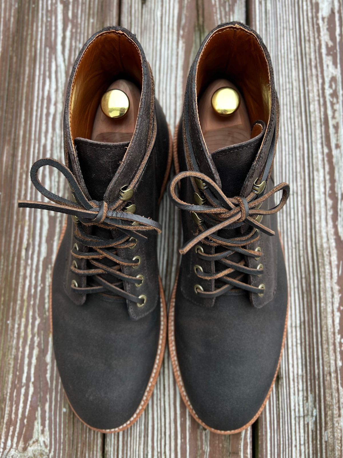 Photo by rjduma on October 3, 2022 of the Grant Stone Diesel Boot in C.F. Stead Earth Waxy Commander Suede.