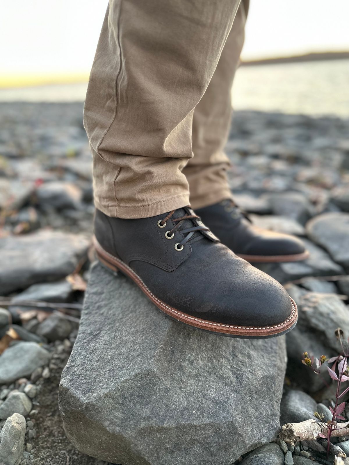 Photo by rjduma on October 15, 2022 of the Grant Stone Diesel Boot in C.F. Stead Earth Waxy Commander Suede.