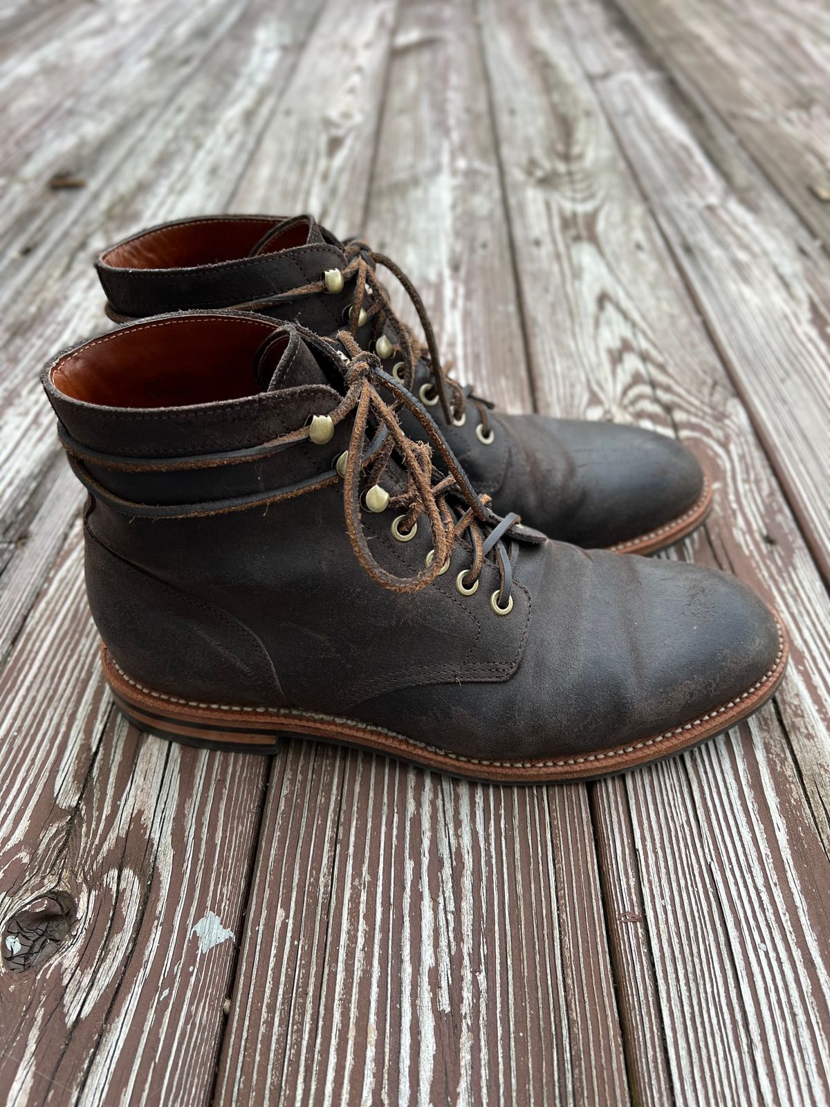 Photo by rjduma on November 2, 2022 of the Grant Stone Diesel Boot in C.F. Stead Earth Waxy Commander Suede.