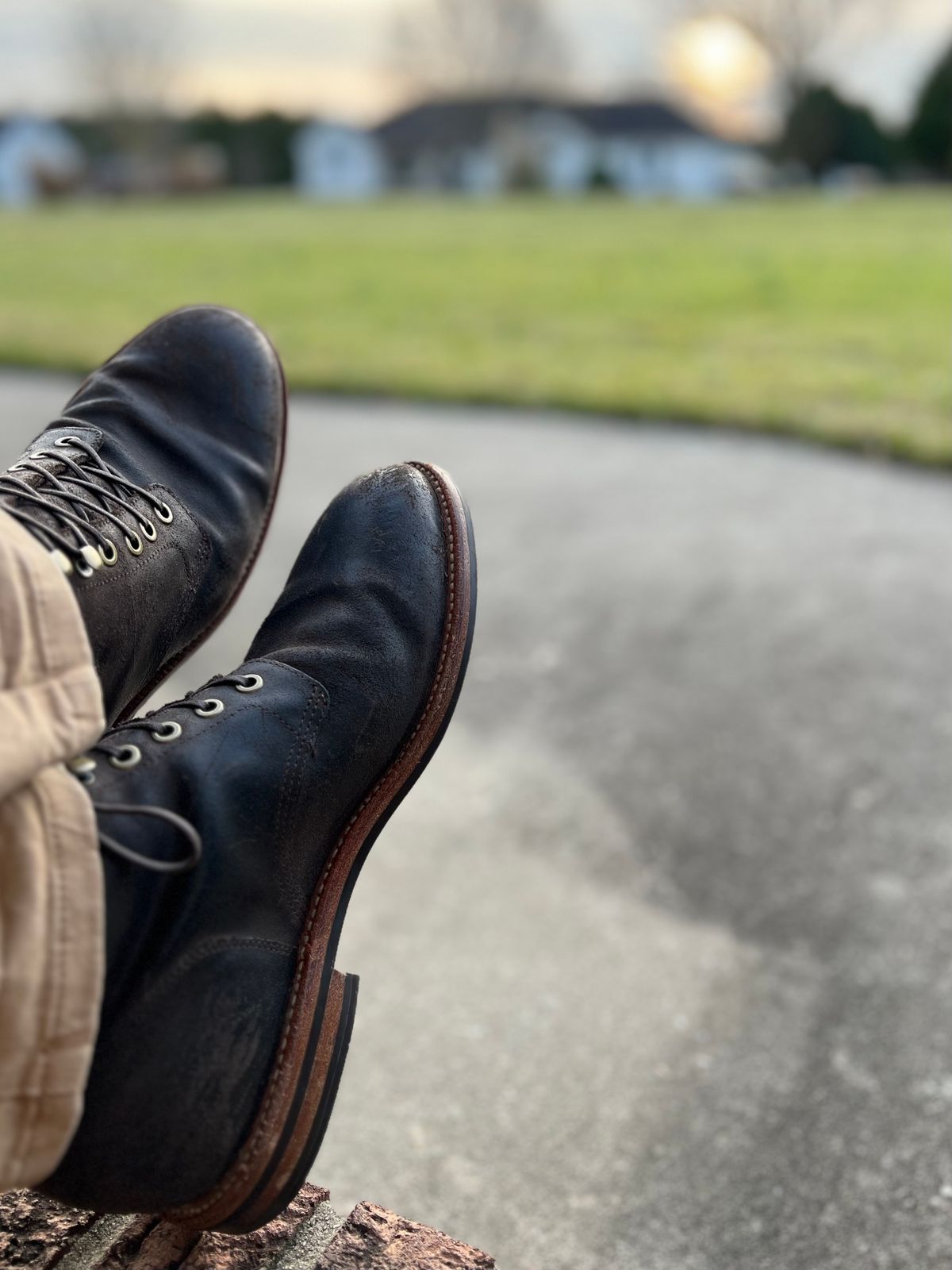 Photo by rjduma on January 2, 2023 of the Grant Stone Diesel Boot in C.F. Stead Earth Waxy Commander Suede.