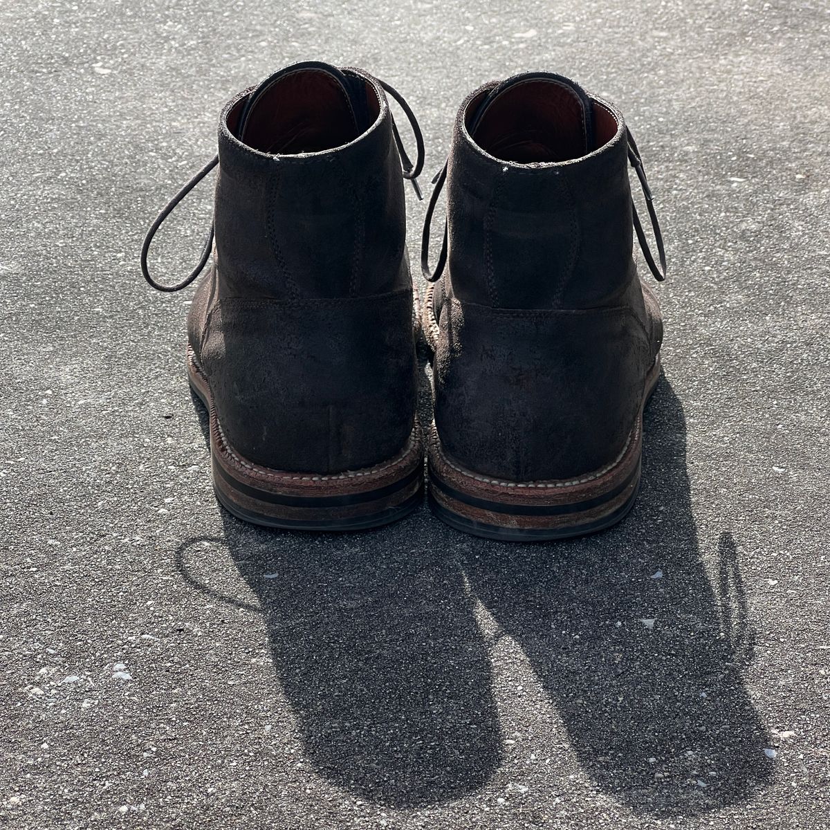 Photo by rjduma on February 5, 2023 of the Grant Stone Diesel Boot in C.F. Stead Earth Waxy Commander Suede.