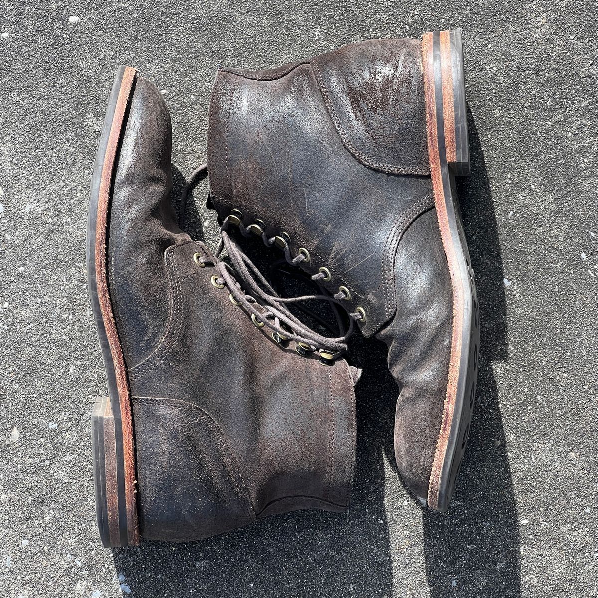 Photo by rjduma on February 5, 2023 of the Grant Stone Diesel Boot in C.F. Stead Earth Waxy Commander Suede.