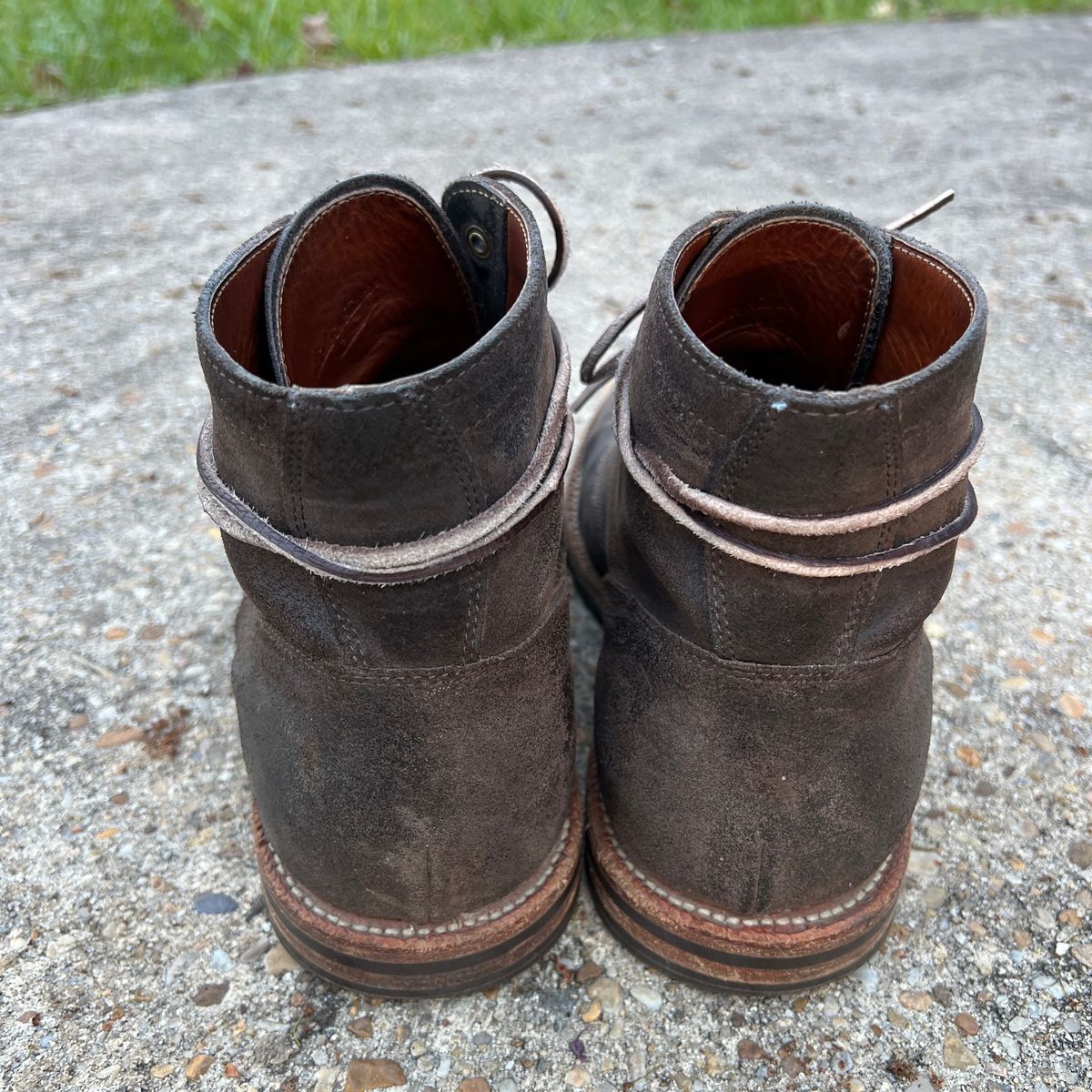 Photo by rjduma on April 3, 2023 of the Grant Stone Diesel Boot in C.F. Stead Earth Waxy Commander Suede.